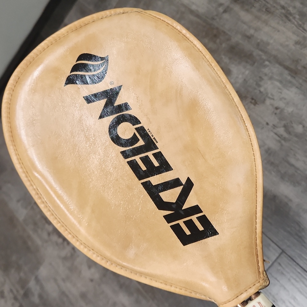 Vintage Racquet with Cover - Picture 4 of 5